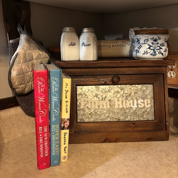 Lot of 3 Cookbooks, The Pioneer Woman and Hannah Hart, perfect condition! - Picture 3 of 11